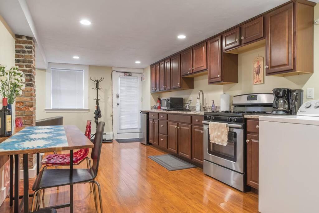 Apartamento Parking - Private Entrance - King Beds Boston Exterior foto